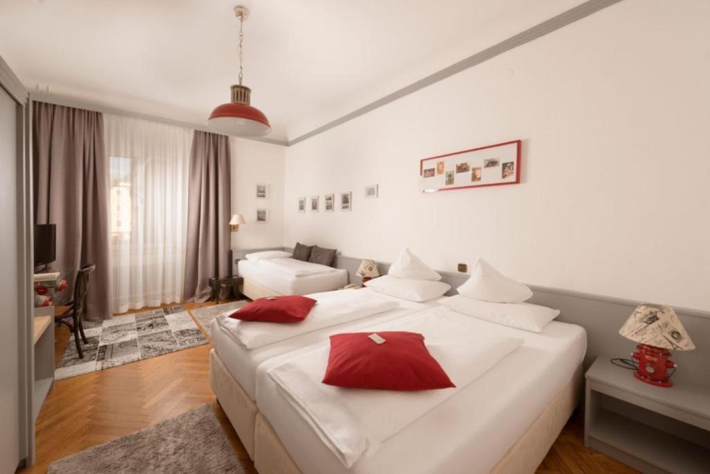 Boutique Hotel Goldenes Lamm Villach Dış mekan fotoğraf