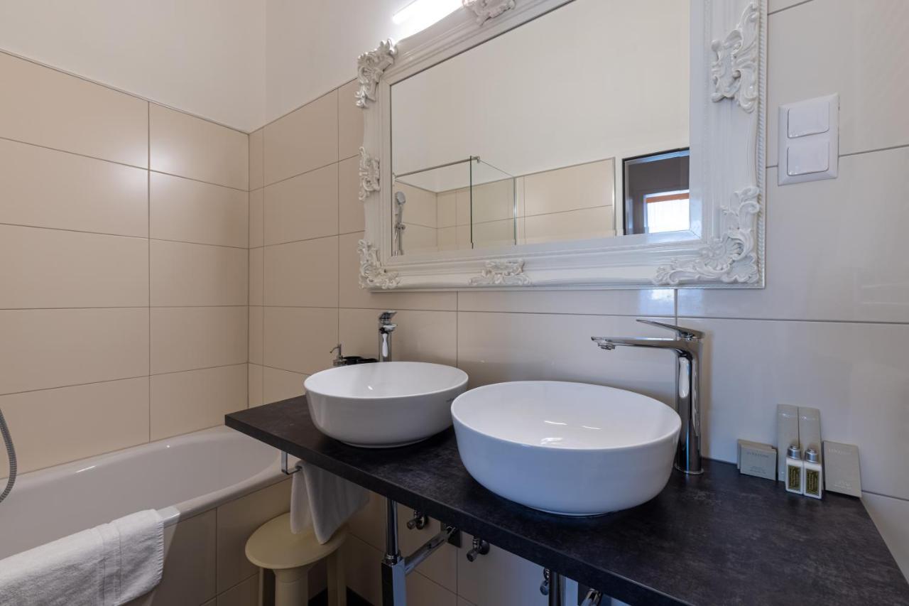 Boutique Hotel Goldenes Lamm Villach Dış mekan fotoğraf
