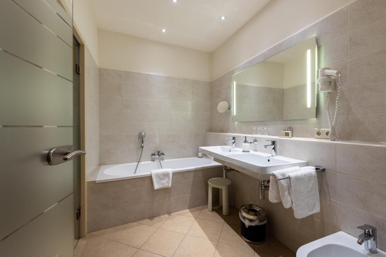 Boutique Hotel Goldenes Lamm Villach Dış mekan fotoğraf