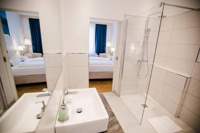 Boutique Hotel Goldenes Lamm Villach Dış mekan fotoğraf