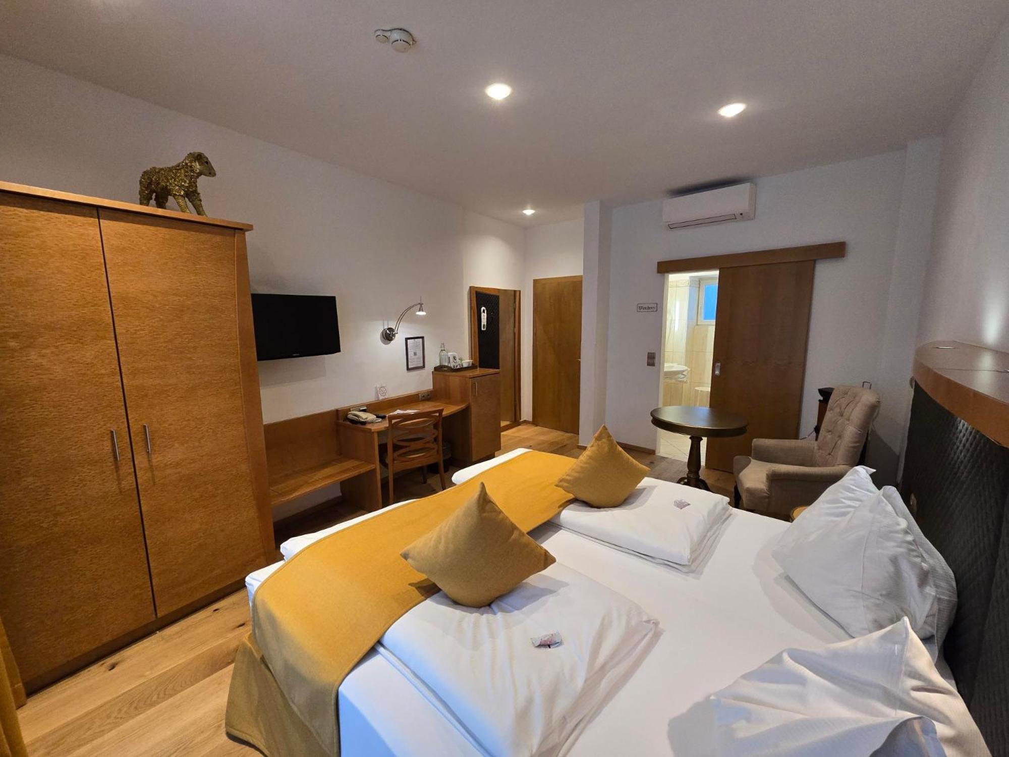 Boutique Hotel Goldenes Lamm Villach Dış mekan fotoğraf