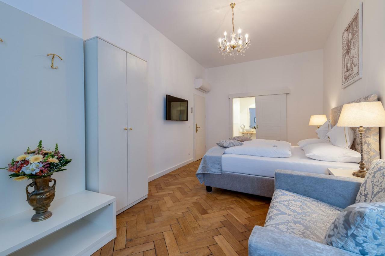 Boutique Hotel Goldenes Lamm Villach Dış mekan fotoğraf